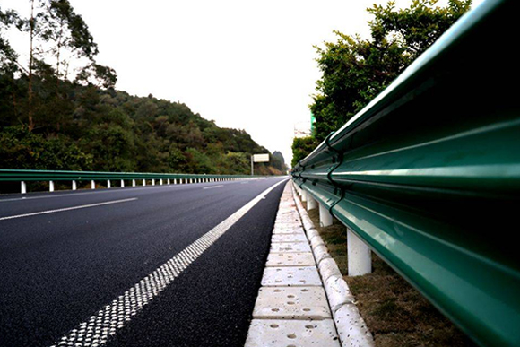 威海高速公路护栏的常用类型