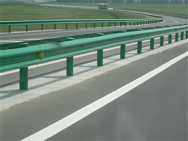 威海高速护栏板守护安全广泛应用于多个行业